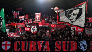 Luca Serafini Kritisi Sikap Fans AC Milan yang Terus Mengeluh