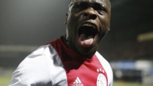 Mino Raiola Tawarkan Permata Ajax Amsterdam ke Milan Secara Gratis