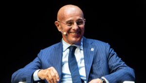 Arrigo Sacchi Raih Penghargaan UEFA President’s Award 2022