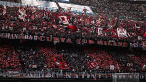 ‘Kami Adalah AC Milan!’: Curva Sud Akhiri Protes, Siap Getarkan San Siro Lagi
