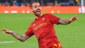 AC Milan, Barcelona dan Juventus Rebutan Bek Senior AS Roma Ini