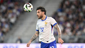 Theo Hernandez Diragukan Tampil untuk Prancis Kontra Italia di Nations League Akibat Cedera Lutut