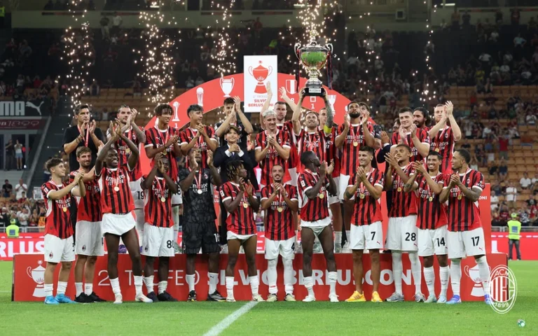 AC Milan Trofe Silvio Berlusconi