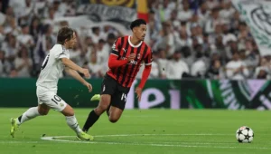 Frank Rijkaard Yakin Tijjani Reijnders akan Jadi Salah Satu Gelandang Terbaik Dunia