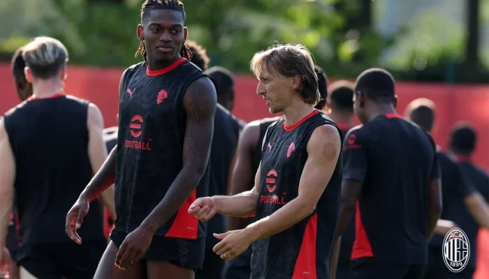 Fabrizio Romano Jamin Tak Ada Masalah dengan Leao: ‘Di Milan, Semua Orang Mendukungnya’