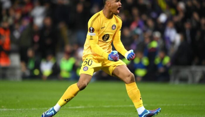 AC Milan Kini Pantau Kiper Muda Toulouse, Guillaume Restes