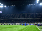 SINDIRAN KELAS DUNIA! Aksi Jenius Ultras Milan Akali Larangan Polisi di Derby