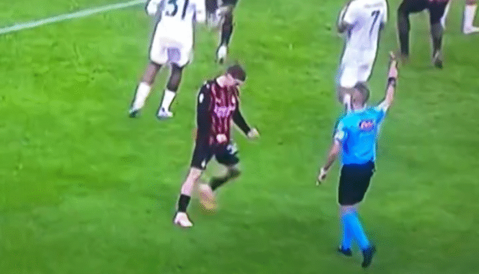 KONTROVERSI! Wasit Marco Guida Terekam ‘Tendang’ Saelemaekers