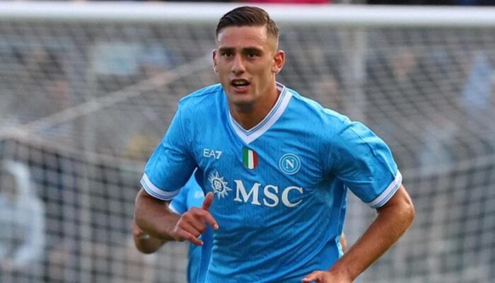TRANSFER RUMIT! Milan Kontak Lorenzo Lucca, Tapi Napoli Terganjal Klausul €26 Juta